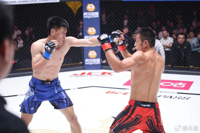 体育视频-今晚，两位国际高手冲击JCK！中国选手面临严峻考验|腾力格|伊兹丁|李金波|阿斯克尔拜|MMA_新浪体育_新浪新闻